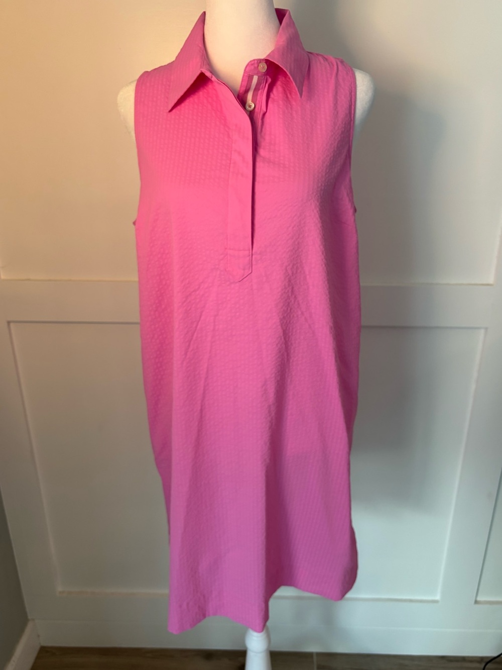 Vineyard Vines Sleeveless Collared dress in Hot Pink size medium